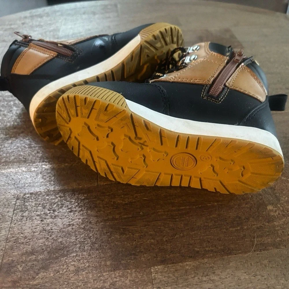 Wonder Nation Kids snow‎ boots size 8